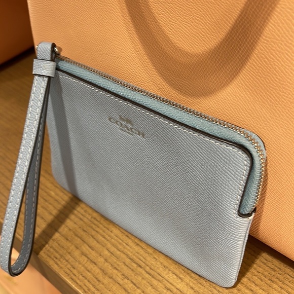 Coach Corner Zip Wristlet
Silver/POWDER BLUE - Picture 11 of 16